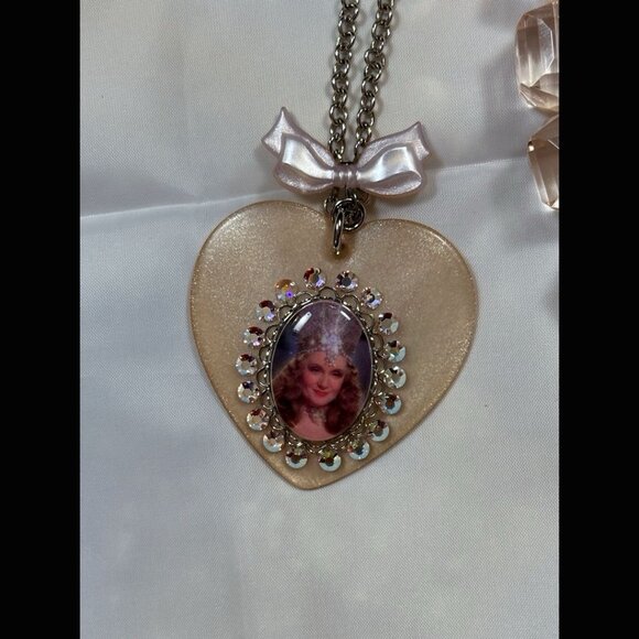 Tarina Tarantino Wizard of Oz Glenda the Good Witch Set of 2 Pink Original NWOT - Picture 7 of 16